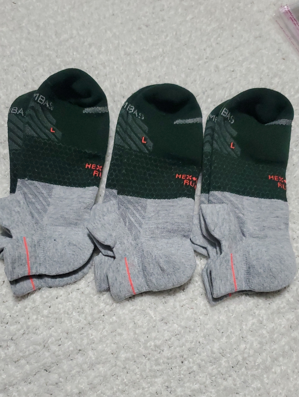 Bombas Men's Low-Cut HEXTEC RUN Athletic Socks in Dark Green, Light Gray-3 Pack
